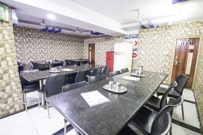 Imagen del bar/restaurante del Hotel Gujarat Palace. Foto 4