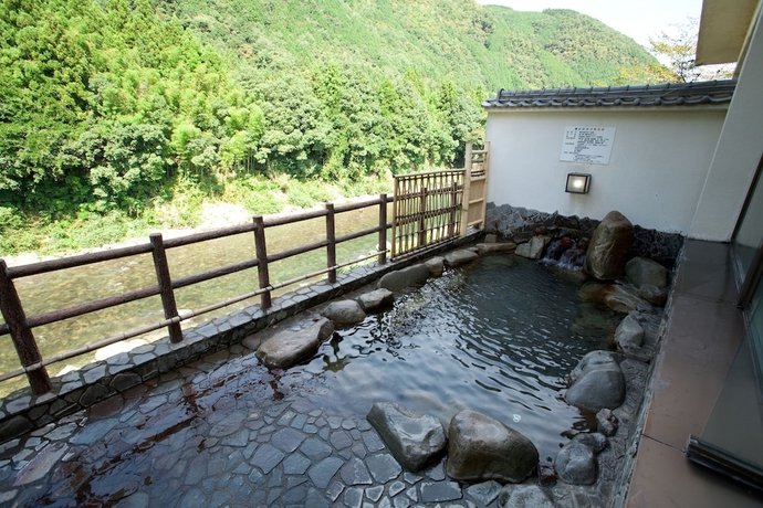 Imagen de la piscina del Hotel Gujo Hachiman. Foto 19