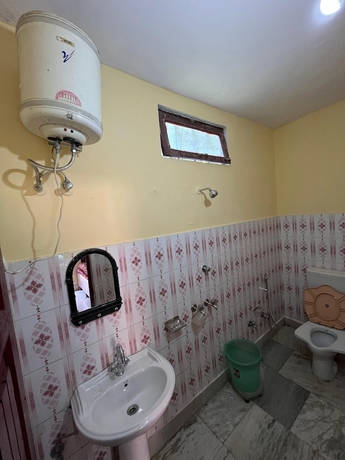 Imagen de la habitación del Hotel Gujrat Bhawan. Foto 9