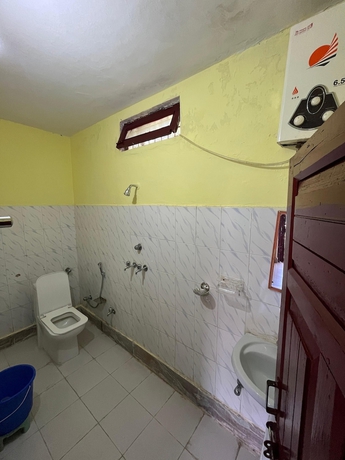 Imagen de la habitación del Hotel Gujrat Bhawan. Foto 11