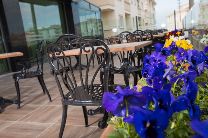 Imagen del bar/restaurante del Hotel Guler Park. Foto 2