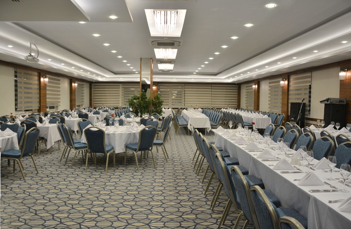 Imagen de los interiores del Hotel Guler Park. Foto 19