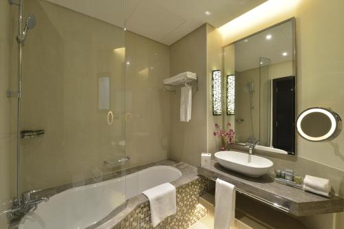 Imagen de la habitación del Hotel Gulf Bahrain. Foto 28