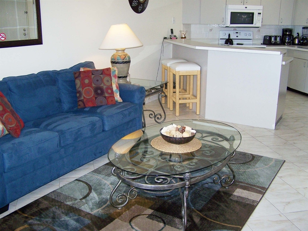 Imagen de los interiores del Hotel Gulf Strand Resort. Foto 11