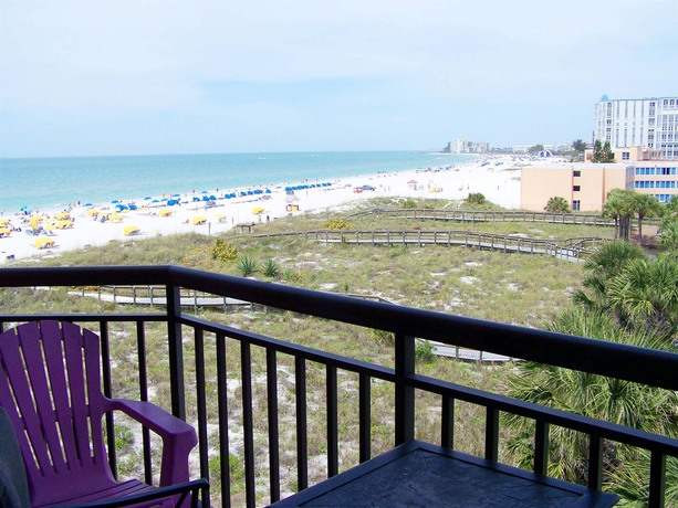 Imagen de los exteriores del Hotel Gulf Strand Resort. Foto 9