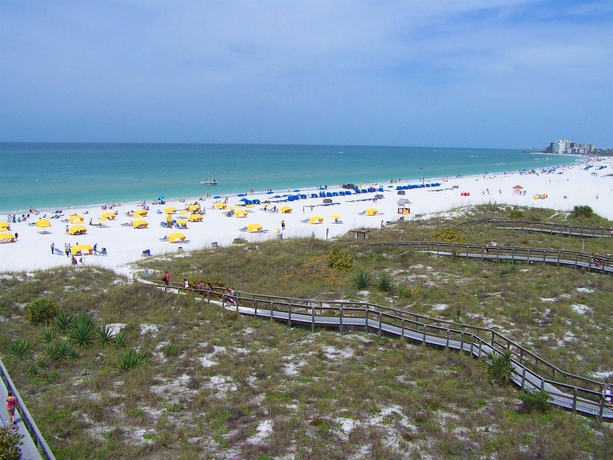 Imagen de los exteriores del Hotel Gulf Strand Resort. Foto 10