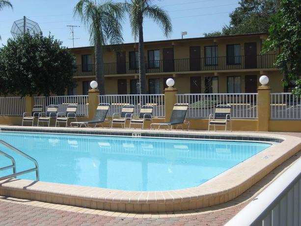 Imagen de la piscina del Hotel Gulf Way Inn. Foto 7
