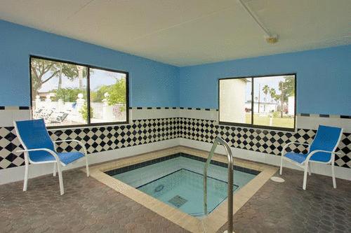 Imagen de los interiores del Hotel Gulf Way Inn. Foto 6