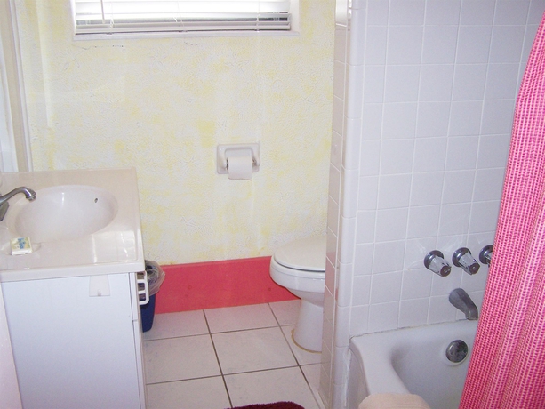 Imagen de la habitación del Hotel Gulf Winds Beach Resort. Foto 4