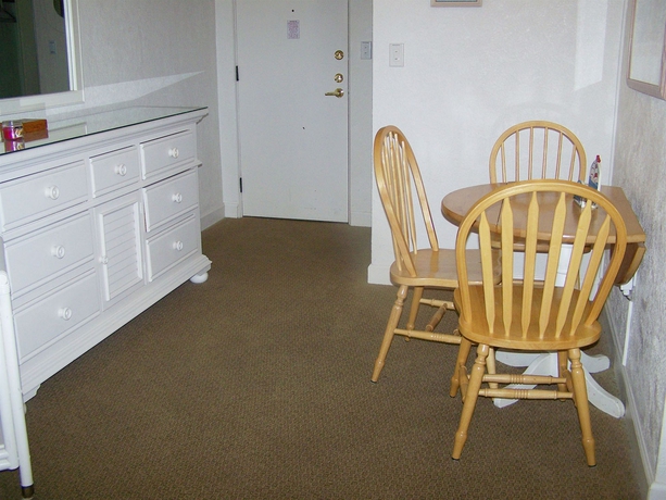 Imagen de la habitación del Hotel Gulf Winds Beach Resort. Foto 9