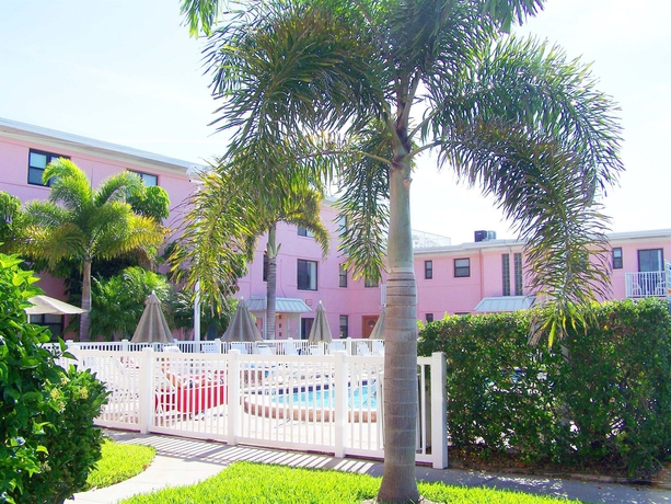 Imagen de los exteriores del Hotel Gulf Winds Beach Resort. Foto 12