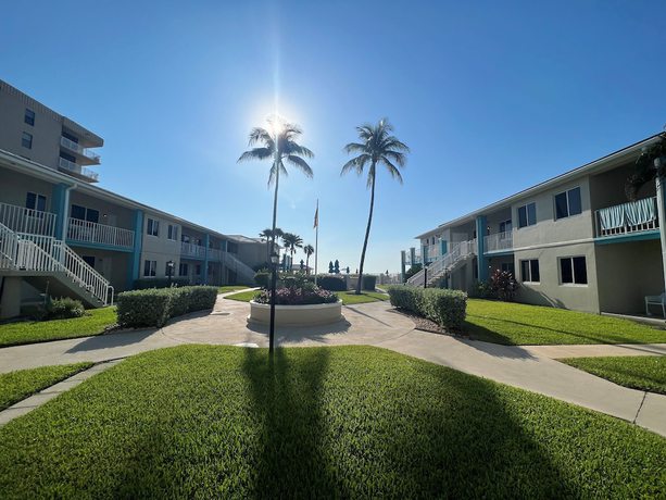 Imagen de los exteriores del Hotel Gulfstream Manor. Foto 11