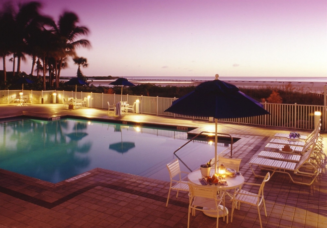 Imagen de la piscina del Hotel Gullwing Resort. Foto 7