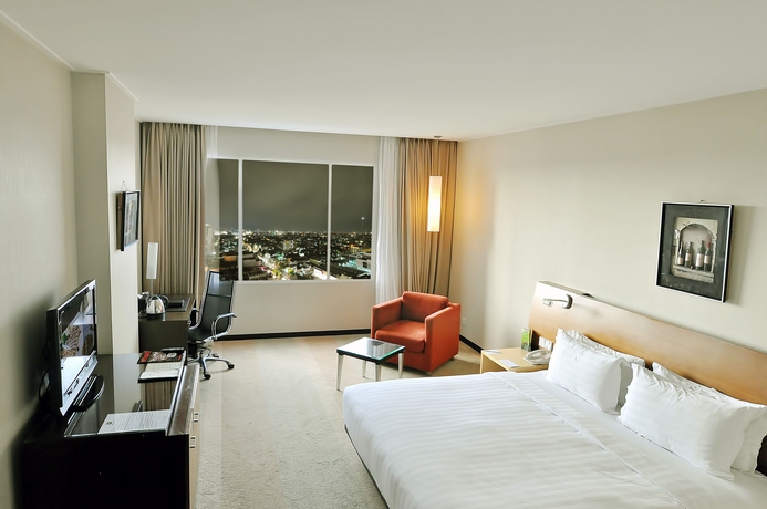 Imagen de la habitación del Hotel Gumaya Tower Semarang. Foto 6