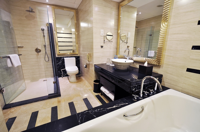 Imagen de la habitación del Hotel Gumaya Tower Semarang. Foto 9