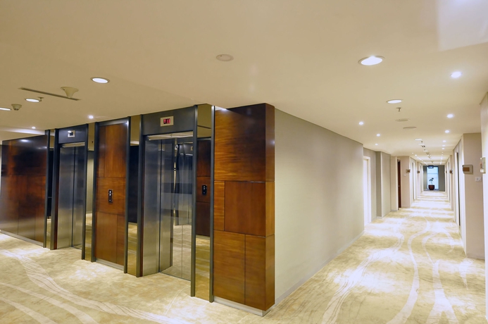 Imagen de los interiores del Hotel Gumaya Tower Semarang. Foto 11