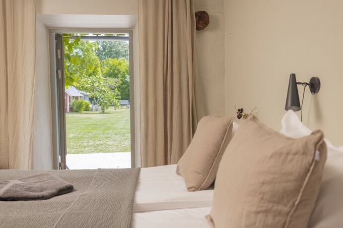 Imagen de la habitación del Hotel Gumbalde Resort. Foto 17