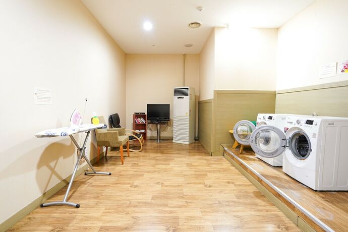 Imagen general del Hotel Gumi Century. Foto 4