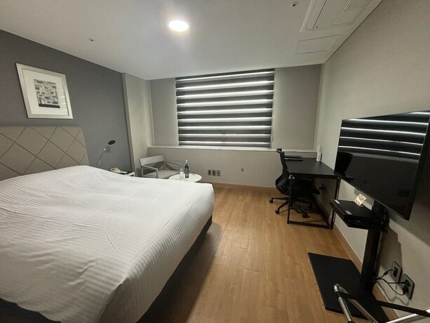 Imagen de la habitación del Hotel Gumi Century. Foto 20