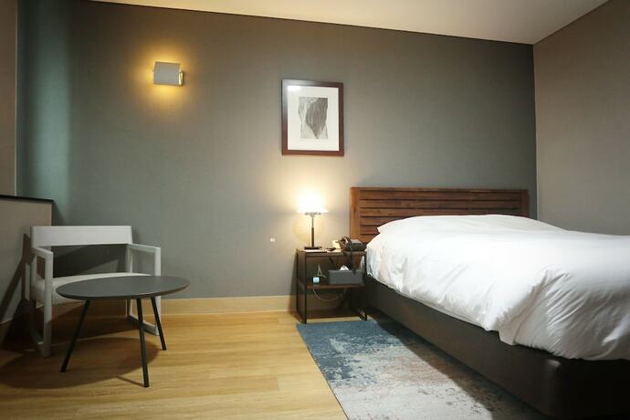 Imagen de la habitación del Hotel Gumi Century. Foto 24