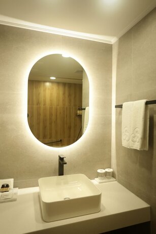 Imagen de la habitación del Hotel Gumi Century. Foto 28
