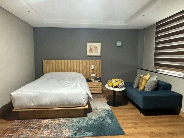 Imagen de la habitación del Hotel Gumi Century. Foto 31