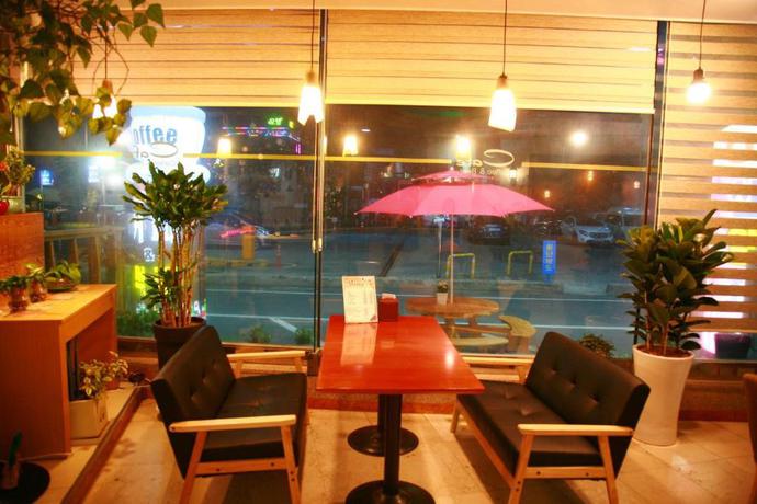 Imagen de los interiores del Hotel Gumi Hotel. Foto 6