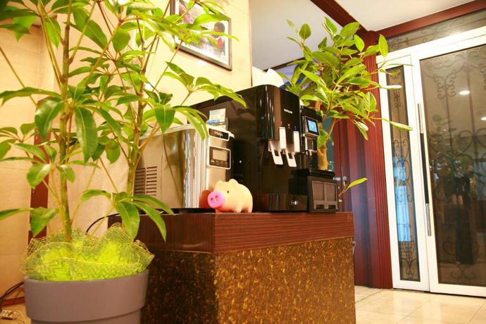 Imagen de los interiores del Hotel Gumi Hotel. Foto 8
