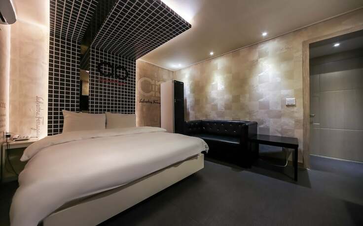Imagen de la habitación del Hotel Gumi Indong Zaza. Foto 19
