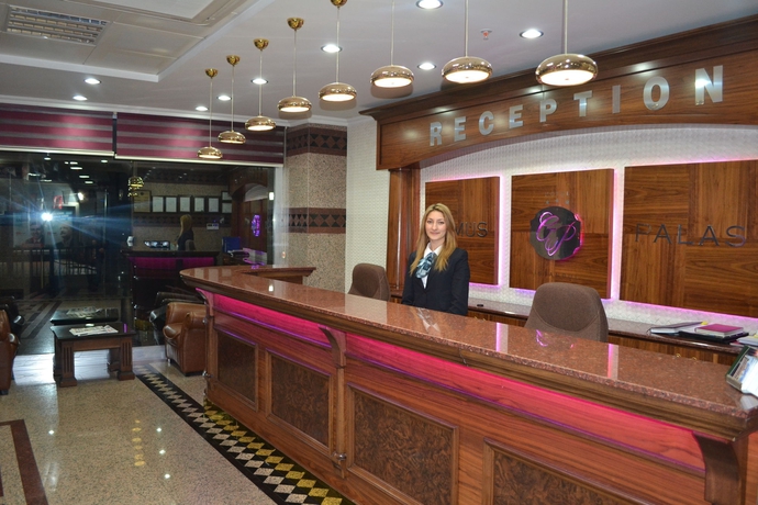 Imagen de los interiores del Hotel Gumus Palace. Foto 2