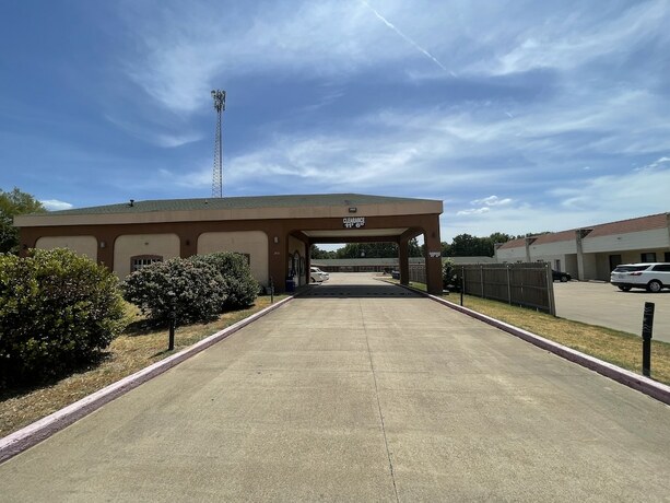 Imagen general del Hotel Gun Barrel Executive Inn. Foto 2