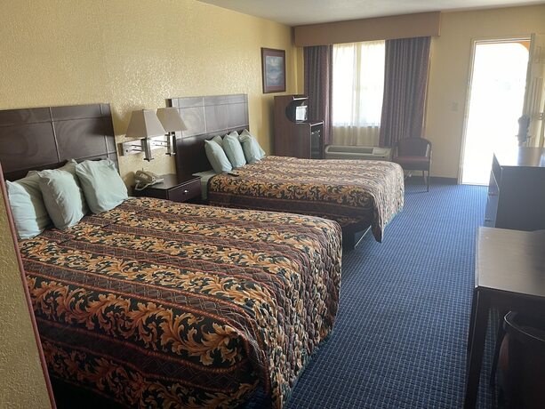 Imagen de la habitación del Hotel Gun Barrel Executive Inn. Foto 8