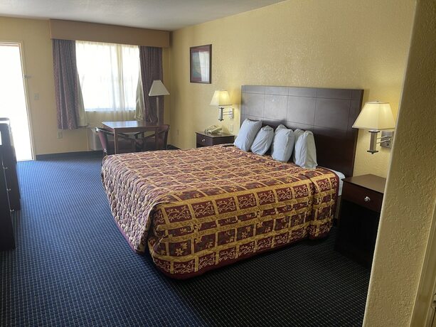 Imagen de la habitación del Hotel Gun Barrel Executive Inn. Foto 9