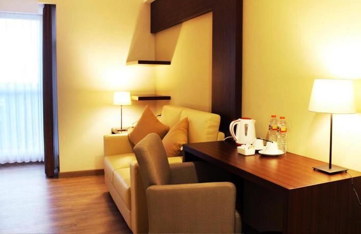 Imagen de la habitación del Hotel Gunawangsa MERR. Foto 5