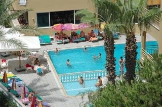 Imagen de la piscina del Hotel Gunes House. Foto 3