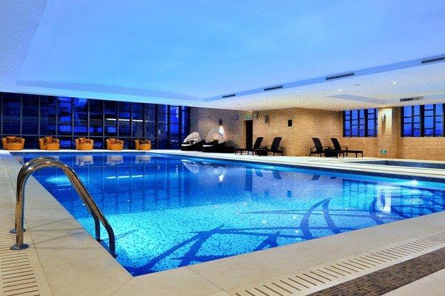 Imagen de la piscina del Hotel Guoman. Foto 7