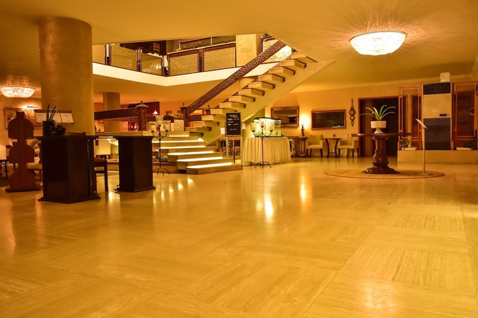 Imagen de los interiores del Hotel Gur Kent. Foto 15