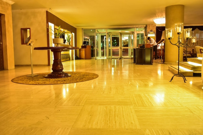 Imagen de los interiores del Hotel Gur Kent. Foto 17