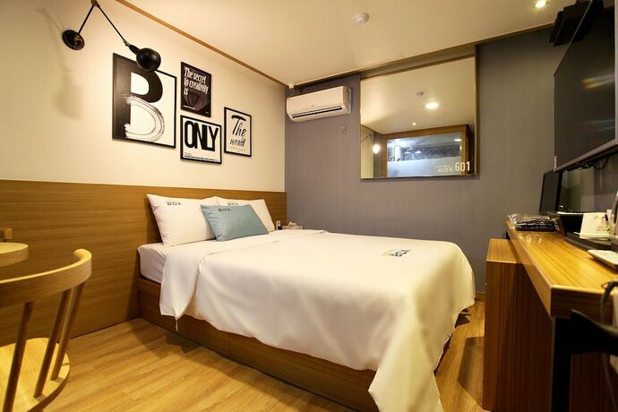 Imagen de la habitación del Hotel Guri BOX. Foto 13