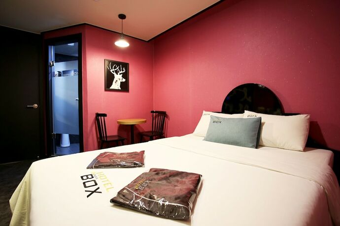 Imagen de la habitación del Hotel Guri BOX. Foto 15