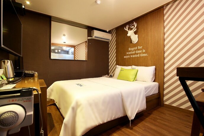 Imagen de la habitación del Hotel Guri BOX. Foto 16