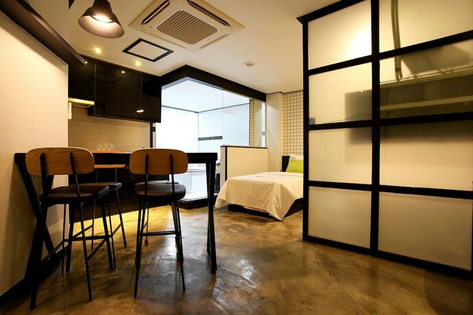 Imagen de la habitación del Hotel Guri BOX. Foto 18