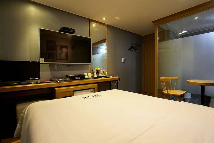 Imagen general del Hotel Guri BOX. Foto 12