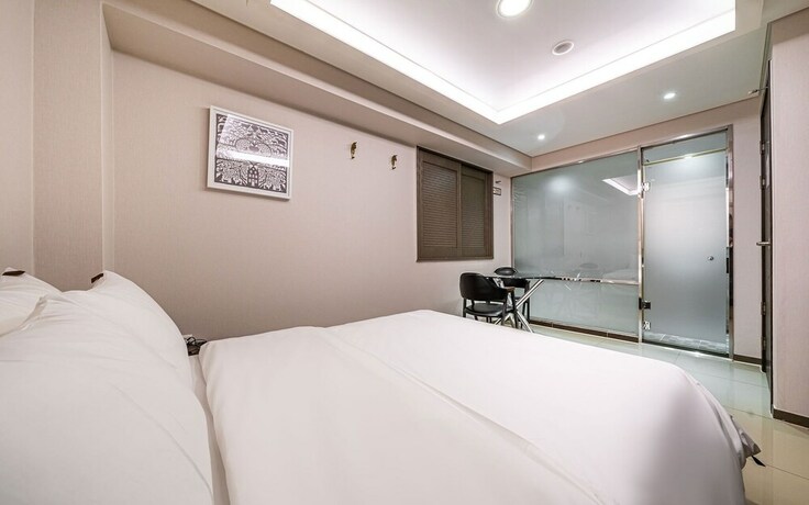 Imagen de la habitación del Hotel Guri Boutique Yeogi. Foto 19