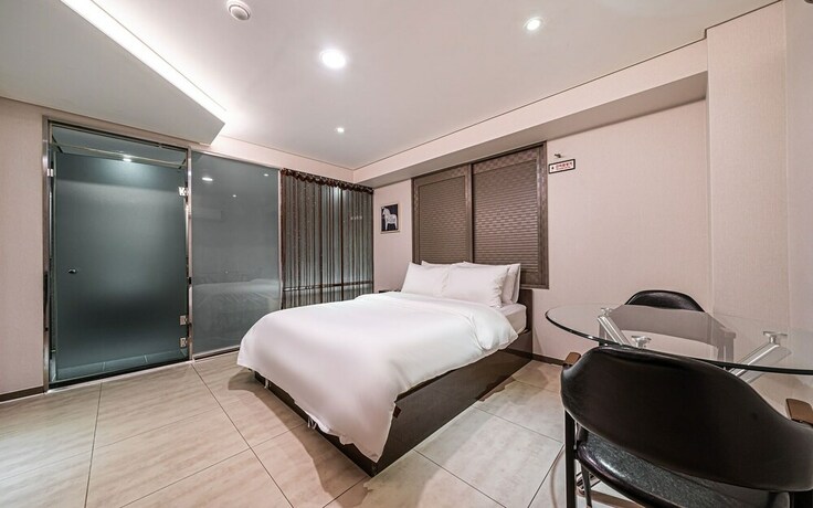 Imagen de la habitación del Hotel Guri Boutique Yeogi. Foto 21