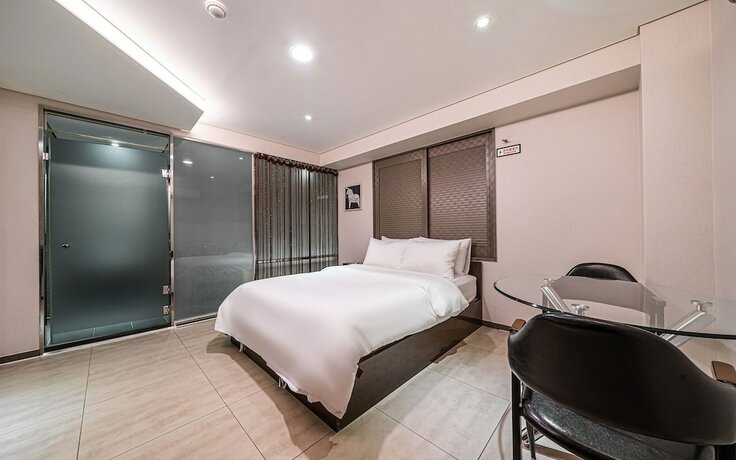 Imagen de la habitación del Hotel Guri Boutique Yeogi. Foto 22