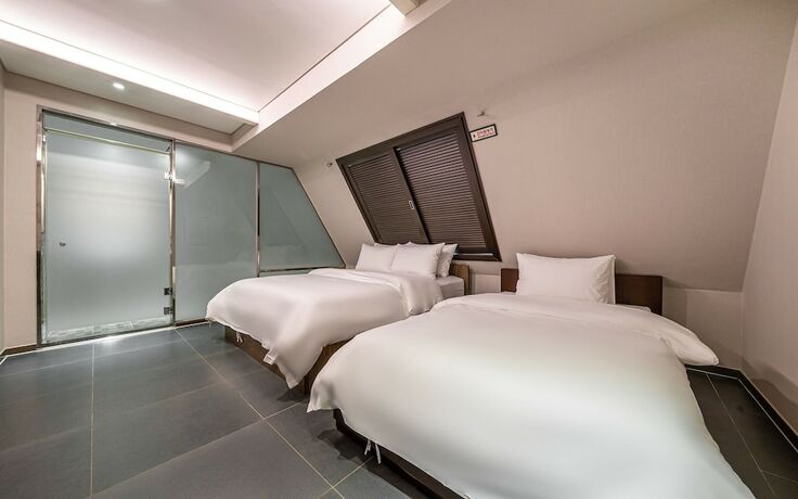 Imagen de la habitación del Hotel Guri Boutique Yeogi. Foto 23