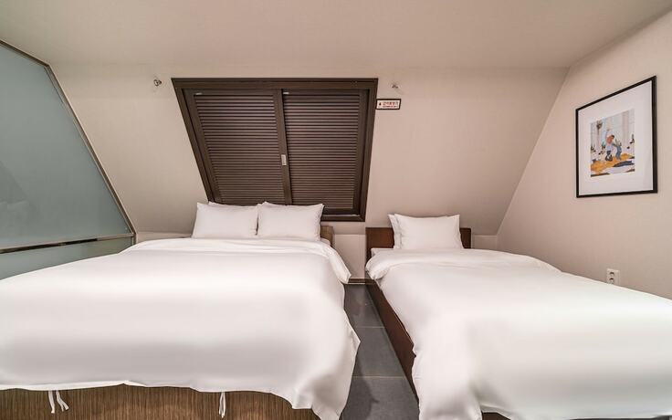 Imagen de la habitación del Hotel Guri Boutique Yeogi. Foto 25