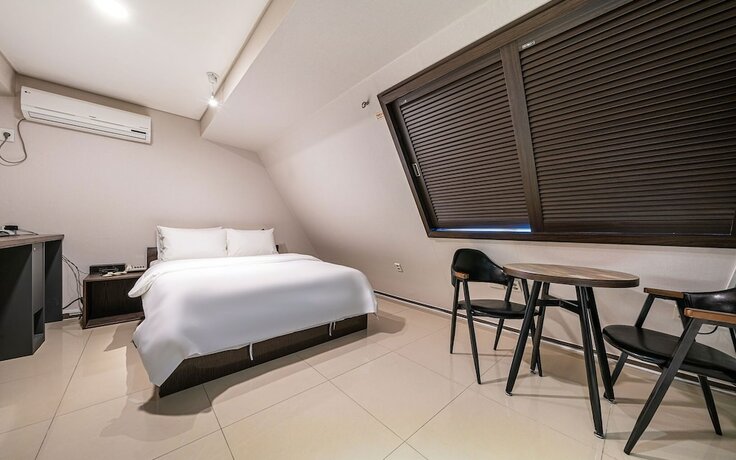Imagen de la habitación del Hotel Guri Boutique Yeogi. Foto 34