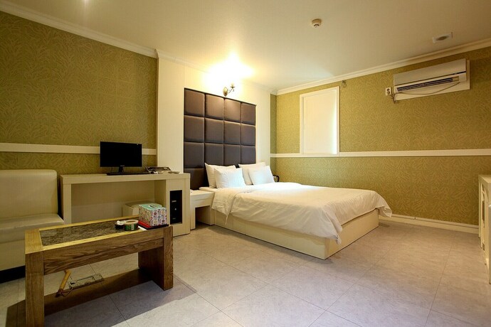 Imagen de la habitación del Hotel Guri Film 372. Foto 19